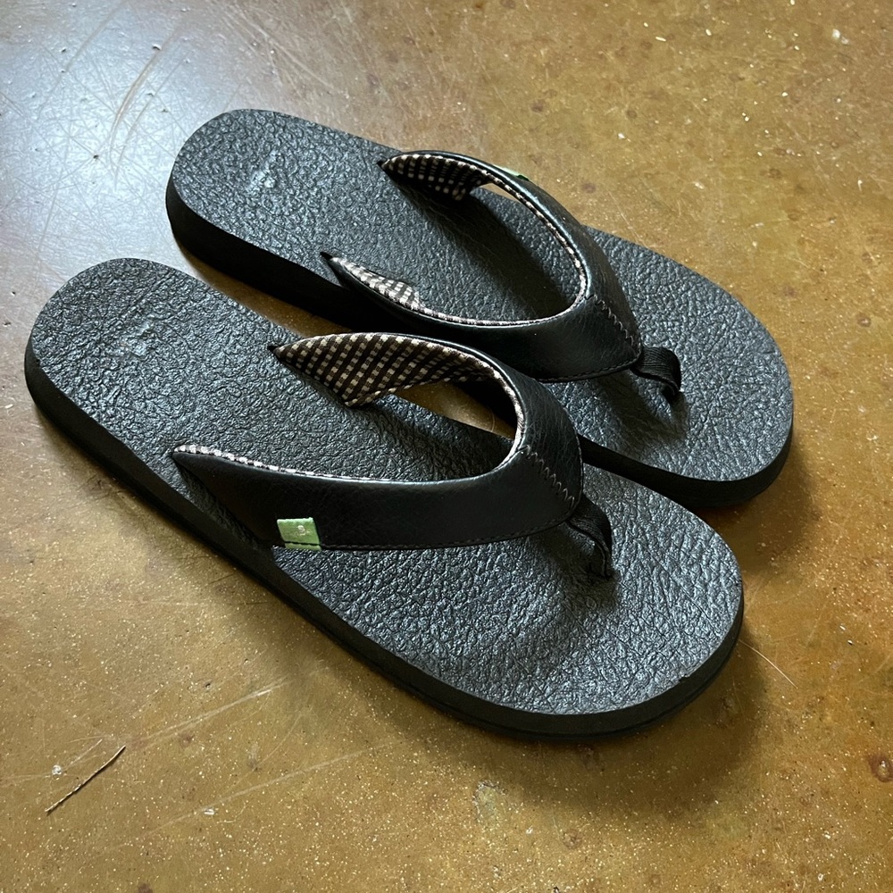 Sanuk yoga mat flip flop